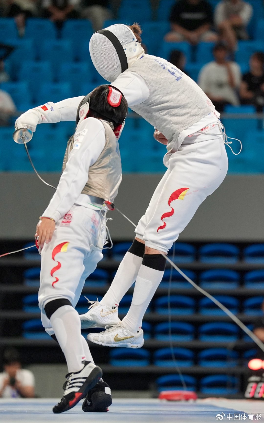 德国女子团体赛在击剑比赛中胜出(德国女子格斗)