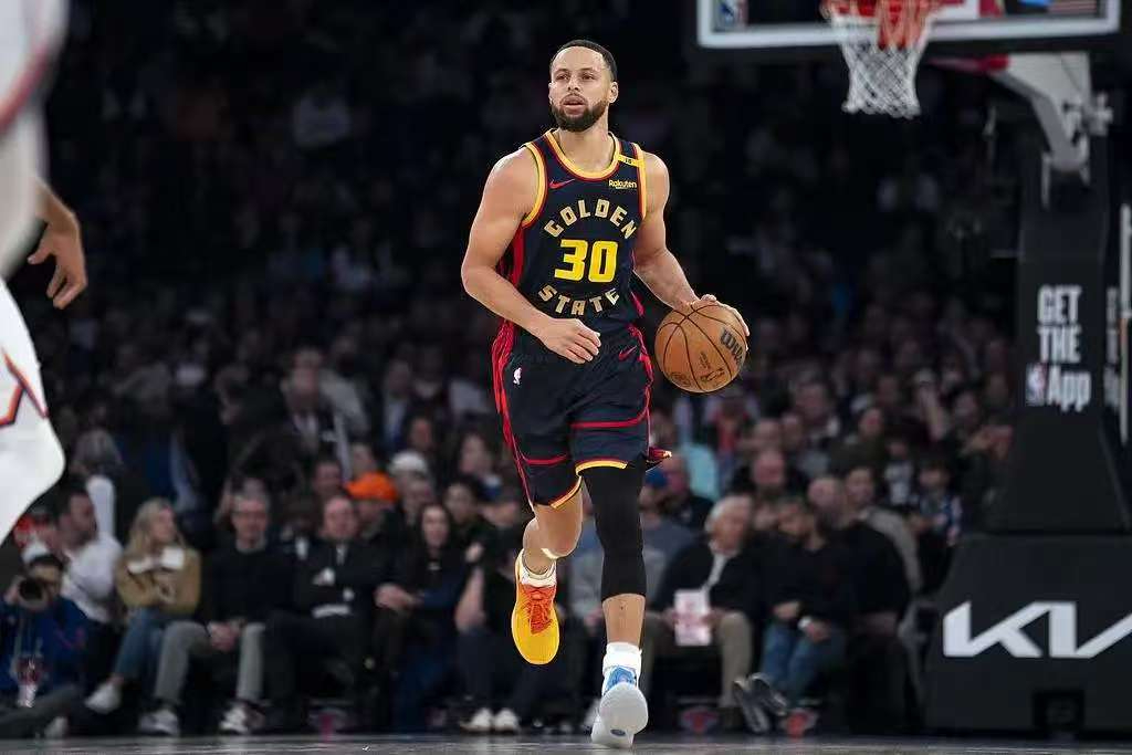 爱游戏体育直播-关于勇士主场擒马刺，库里三分手指神奇的信息