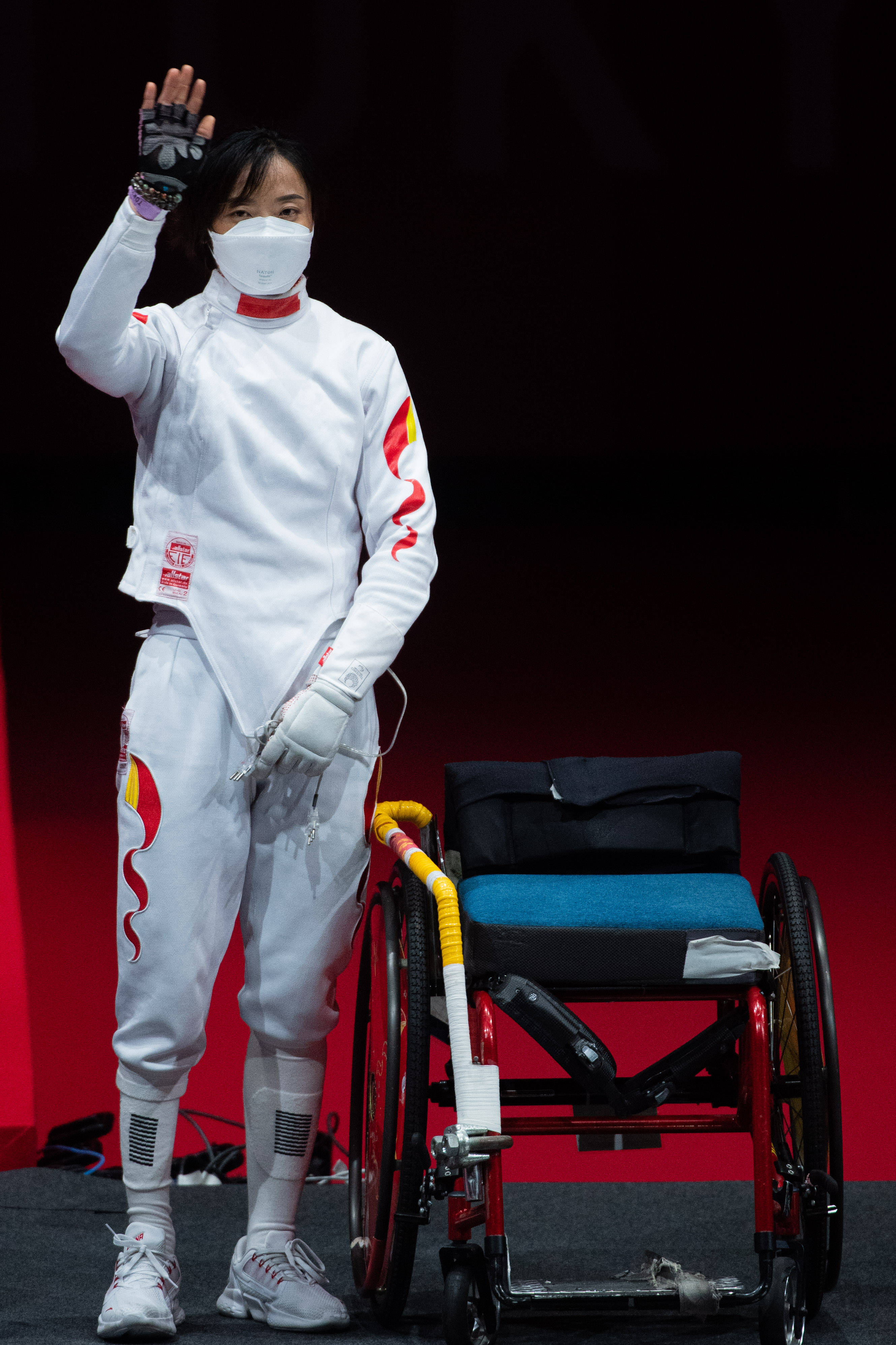 俄罗斯击剑选手成为焦点，赢得胜利