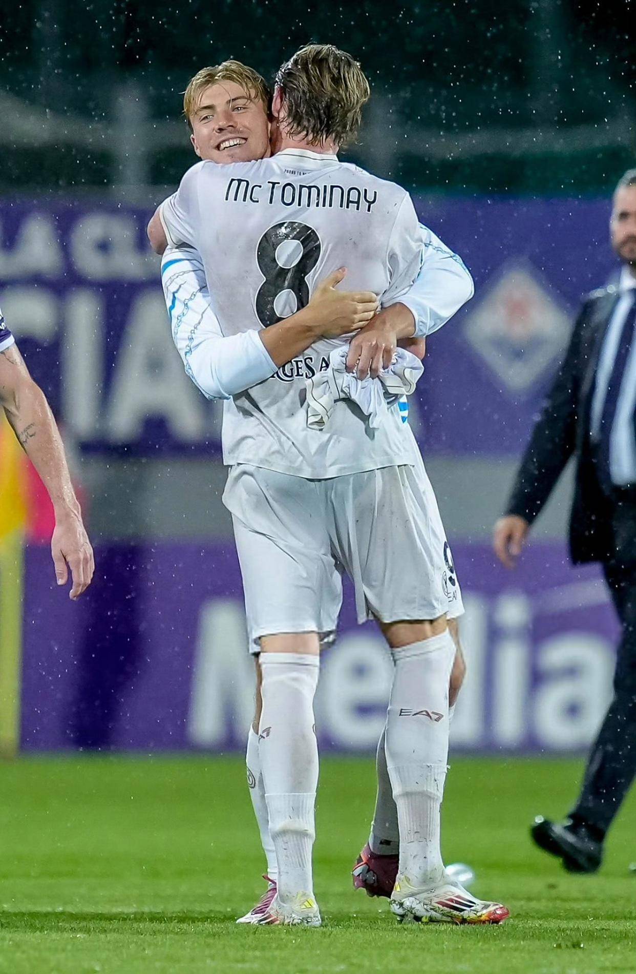 爱游戏体育直播-那不勒斯锋线凶猛，多次威胁对手球门