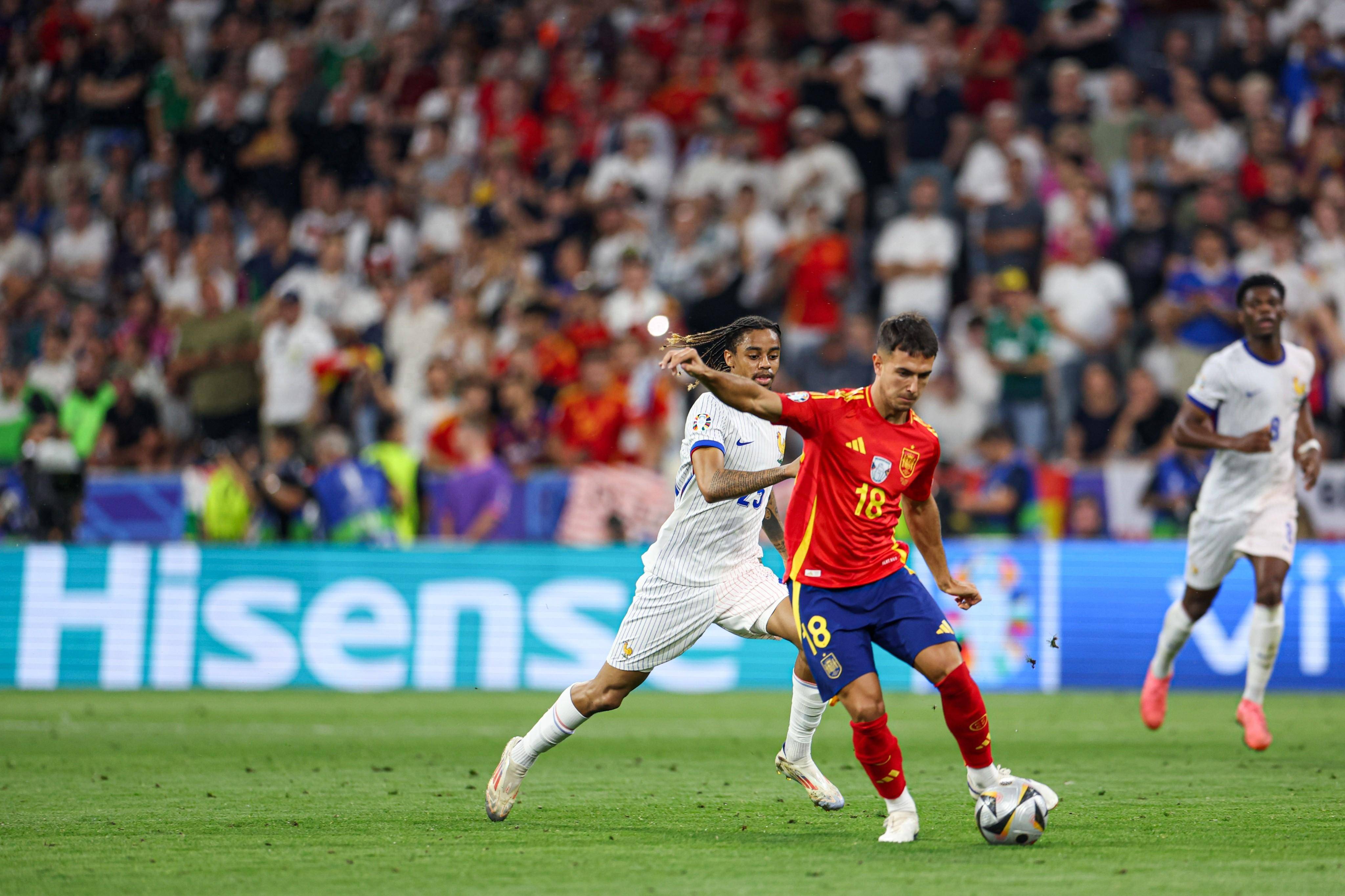 爱游戏体育地址-欧洲杯预选赛决一胜负，角逐激烈双方势均力敌的简单介绍