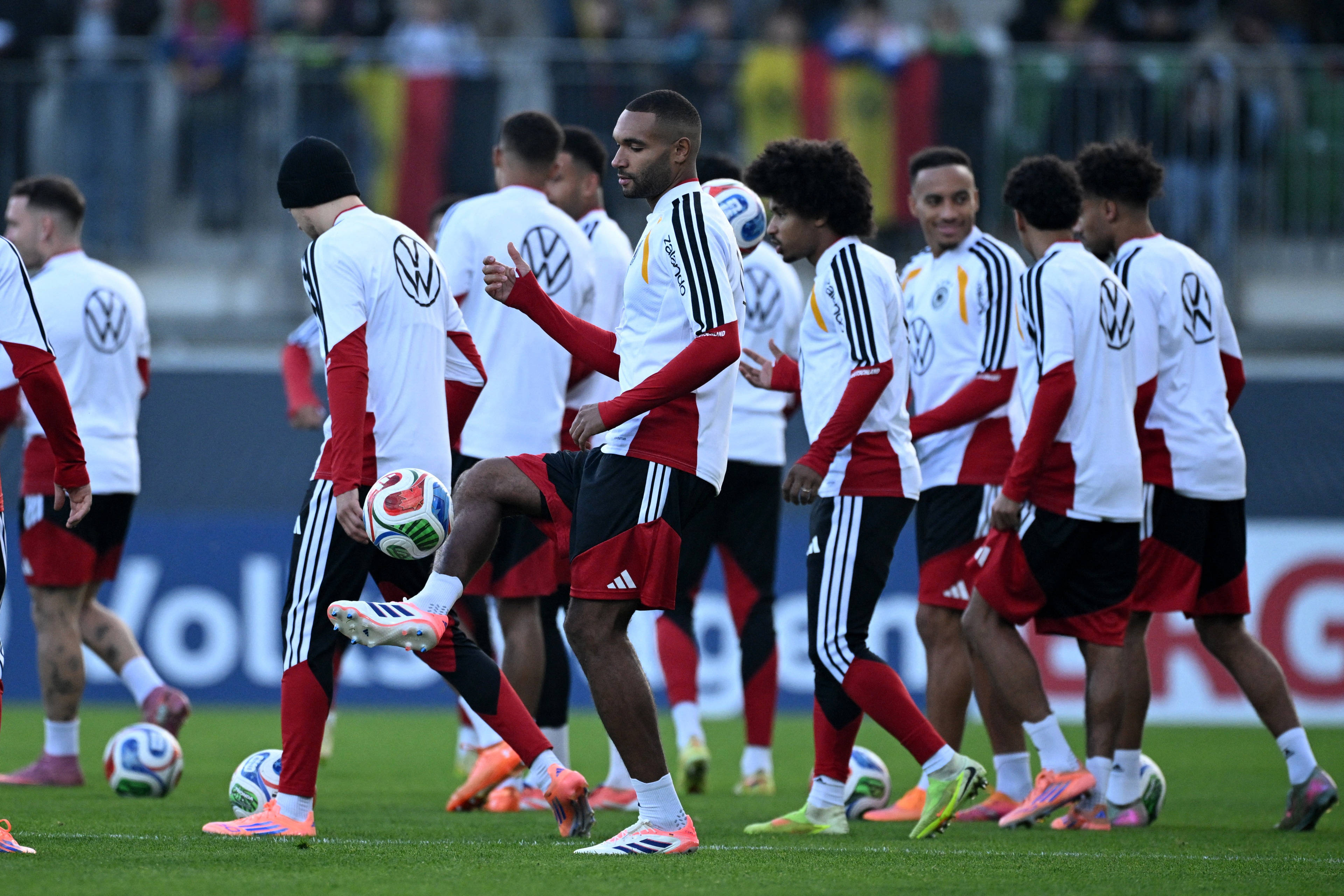 爱游戏app下载-科隆队成功逆转汉堡，德国足球联赛不容小觑的简单介绍