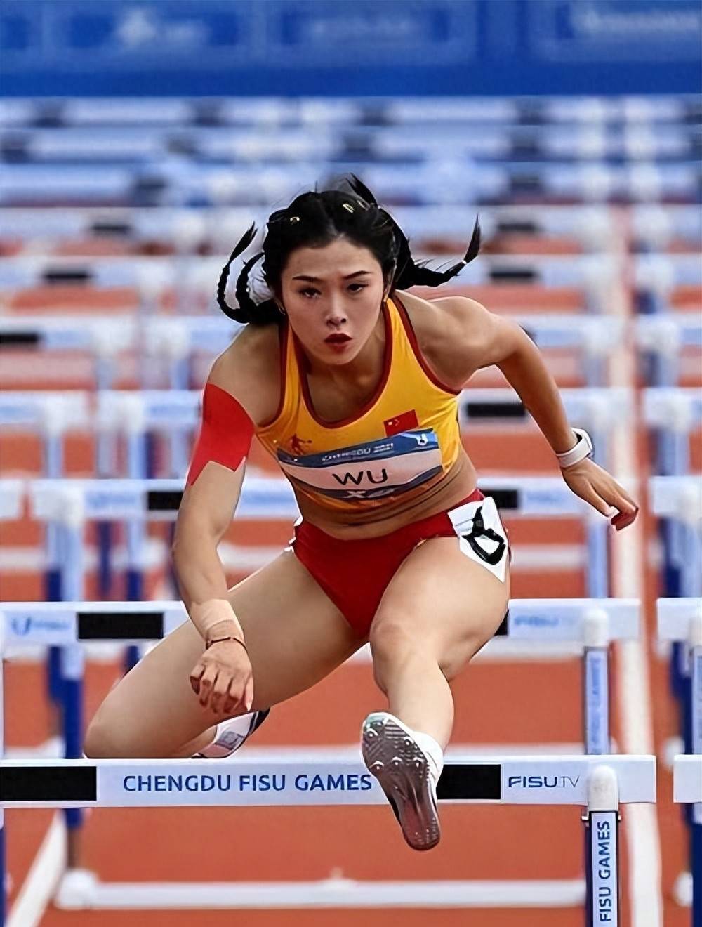 爱游戏app-包含跳远比赛选手实力爆发，远跳创造新记录！的词条