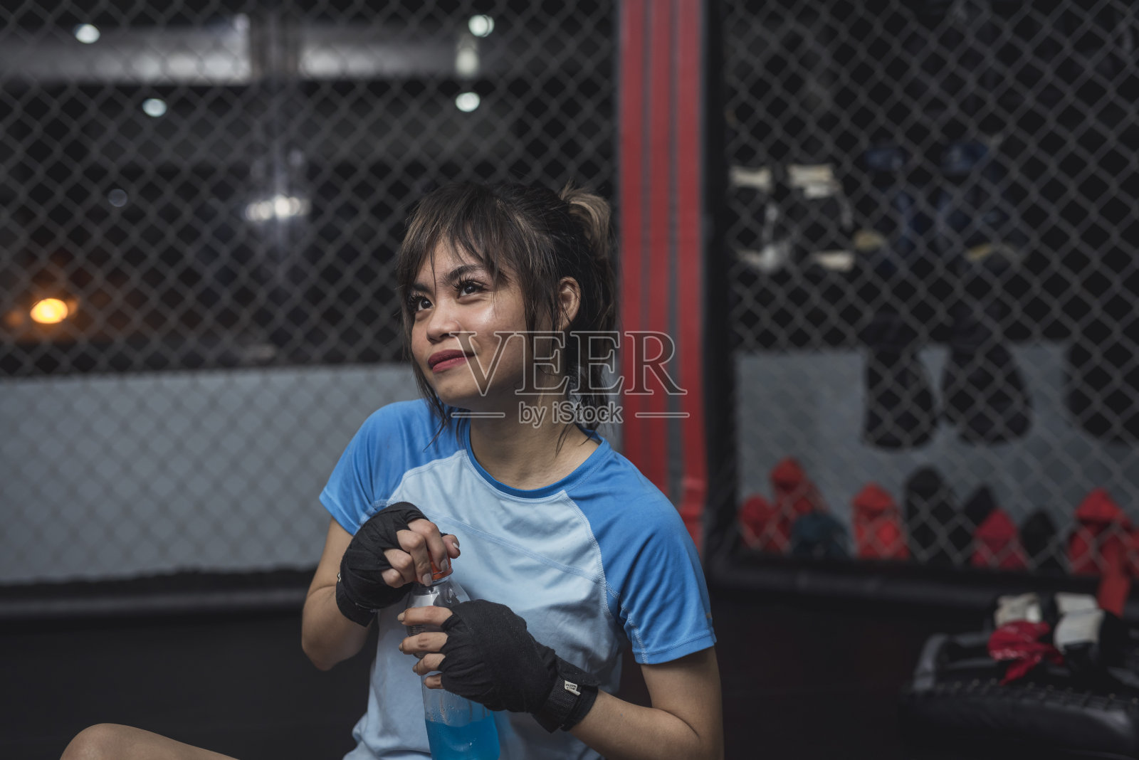 包含拳击选手紧急调整策略，备战即将到来的比赛的词条