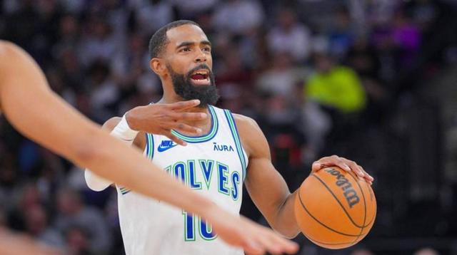 关于传授经验！老将指导年轻球员成长的信息